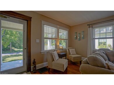 Spacious entrance with lots of windows!