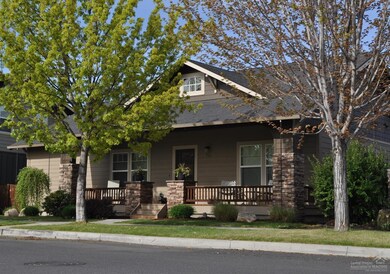 927 NW 17th St, Redmond, OR 97756 - photo 2