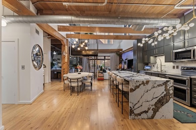 Kitchen with tasteful backsplash, light wood-type 