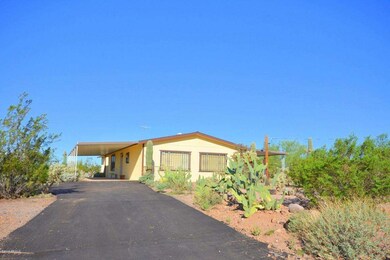 Carport area with Awning