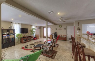 004_Breakfast Bar ~ Family Room