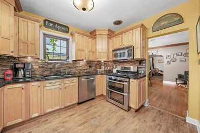 555 S Saylor Ave, Elmhurst, IL 60126 - photo 7