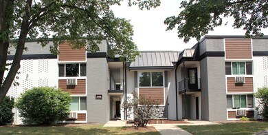 329 W Kimbell Ave unit 11, Elmhurst, IL 60126 - photo 2