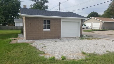 2124 Grand Ave, Muscatine, IA 52761 - photo 3