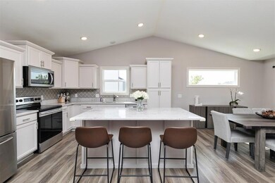 2420 SE Maxwell Dr, Waukee, IA 50263 - photo 7