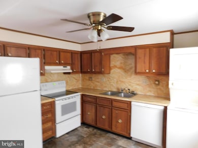 222 W King St, Waynesboro, PA 17268 - photo 3