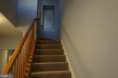 9149 Silvershadow Ct, Lorton, VA 22079 - photo 4