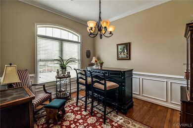 Dining Room With Palladium Window, Window Pane mol