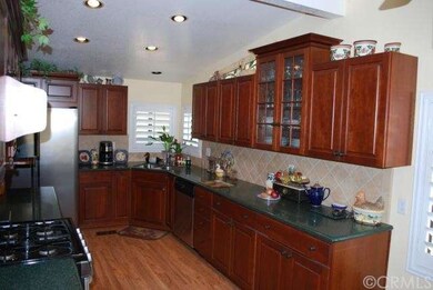 Kitchen, Stainless appliances