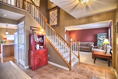 DRAMATIC TWO STORY FOYER