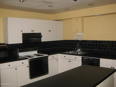 8243 Newton Rd, Jacksonville, FL 32216 - photo 4