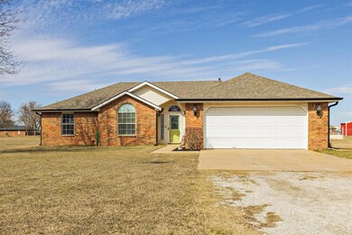 Ranch-style home with driveway, a shingled roof, a