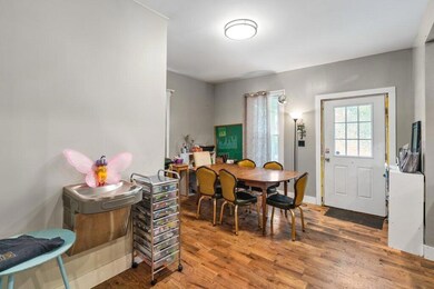 Entry/Dining Area