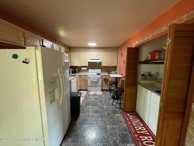 9853 Deerwood Dr, Tobyhanna, PA 18466 - photo 5