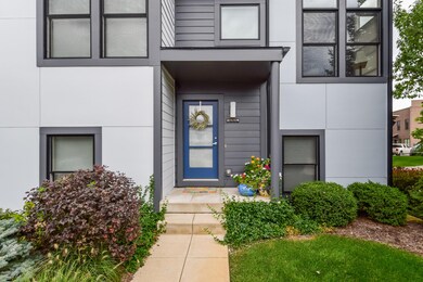 003-photo-front-entrance-6300326