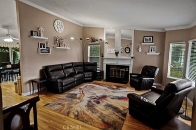 22748 Norton Dr, Santa Clarita, CA 91350 - photo 4