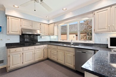 2505 Osage Dr, Glenview, IL 60026 - photo 4