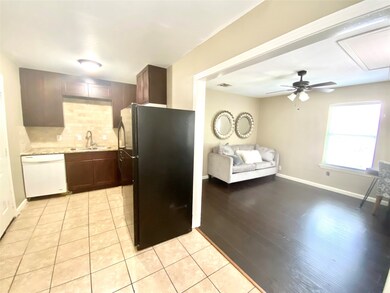 4324 Freemont St unit B, Houston, TX 77009 - photo 4