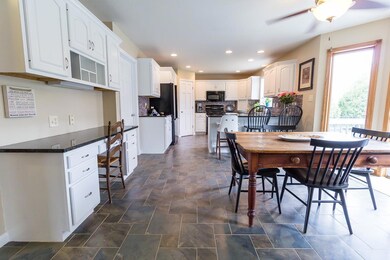 711 Eagle Ridge Rd, Cedar Falls, IA 50613 - photo 3