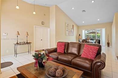 600 Cypress Pointe Dr E, Pembroke Pines, FL 33027 - photo 6