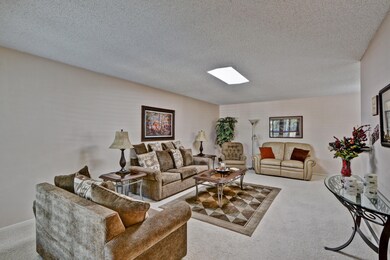 10431 W Ocotillo Dr, Sun City, AZ 85373 - photo 7