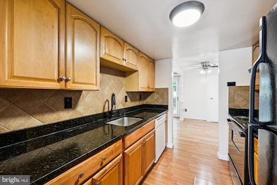 11116 Cedarbluff Ln, Germantown, MD 20876 - photo 6