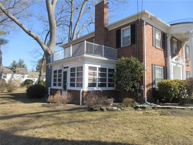 282 Meshanticut Valley Pkwy, Cranston, RI 02920 - photo 2