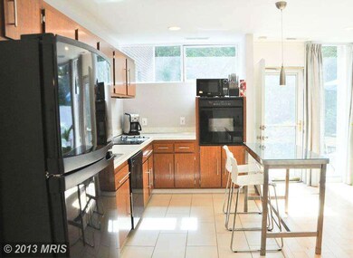 11511 Maple Ridge Rd, Reston, VA 20190 - photo 6