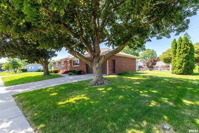 1932 W 36th St, Davenport, IA 52806 - photo 5