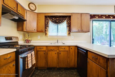 14_13Kitchen_mls