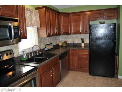 111 Bramblewood Dr, Statesville, NC 28625 - photo 5