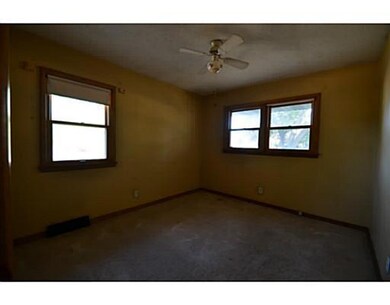 2401 E Tiffin Ave, Des Moines, IA 50317 - photo 5