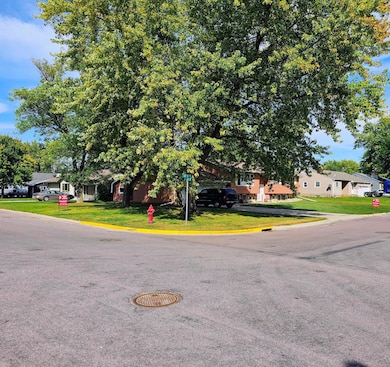 402 E 2nd St N, Truman, MN 56088 - photo 3