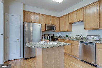 13508 Avonmore Dr, Herndon, VA 20171 - photo 3