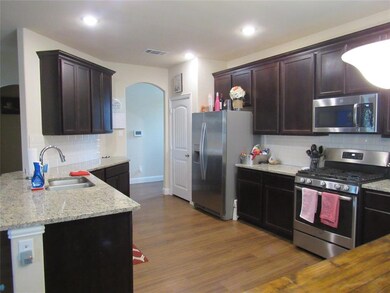 1438 Bluebonnet Blvd, Gainesville, TX 76240 - photo 3