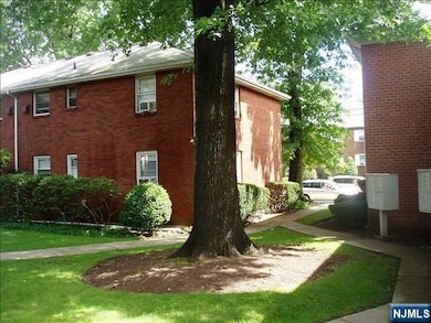 272 Teaneck Rd unit 4-D, Ridgefield Park, NJ 07660 - photo 2