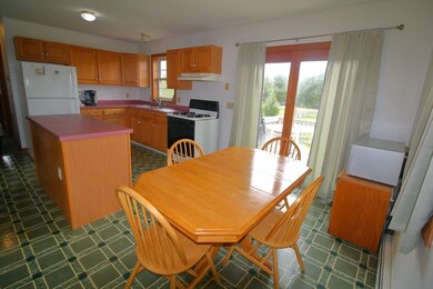 Open dining/kitchen