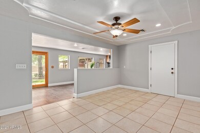 dinning area entrance to kitchen