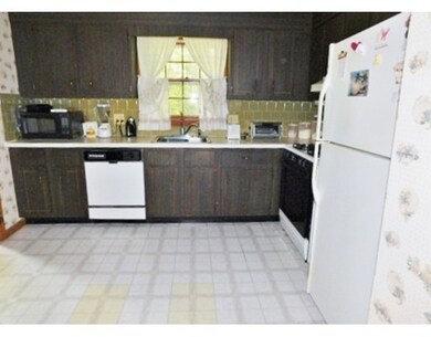 122 Bumble Bee Cir, Shrewsbury, MA 01545 - photo 6