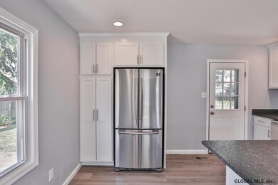 33 Winslow Dr, Schenectady, NY 12309 - photo 7