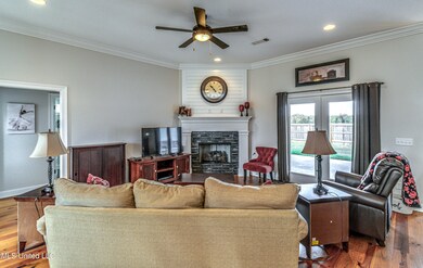 404 Buttonwood Ln-51