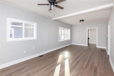 2731 E Walnut St, Des Moines, IA 50317 - photo 3