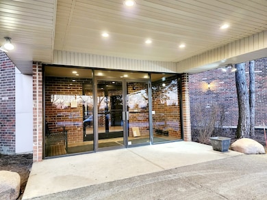 1002 Castilian Ct unit B112, Glenview, IL 60025 - photo 4