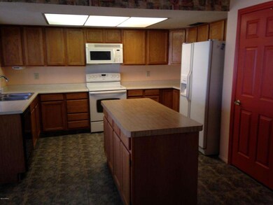 2408 Spruce 025