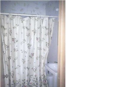 FULL BATHROOM 1