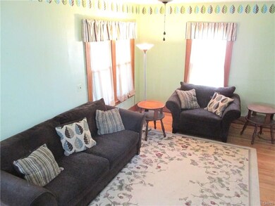 spacious livingroom