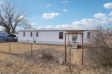 303 S 1st St, Rush Springs, OK 73082 - photo 3