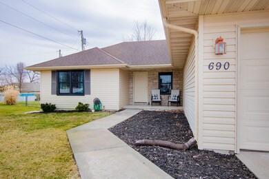 Charlie 690 W Danielle St-23