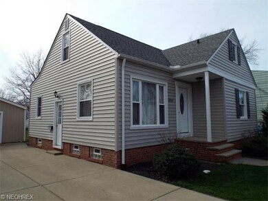 Newer vinyl siding! Detached 1-car garage.