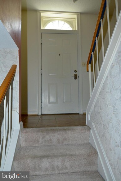 14512 Cambridge Cir, Laurel, MD 20707 - photo 5